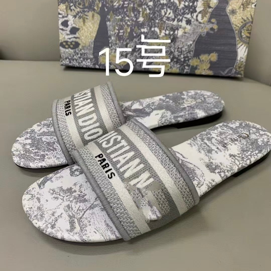 Christian Dior Slippers - כפכפי דיור
