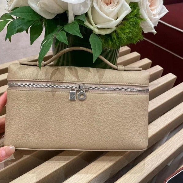 L19 Handbag - תיק לורופיאנה