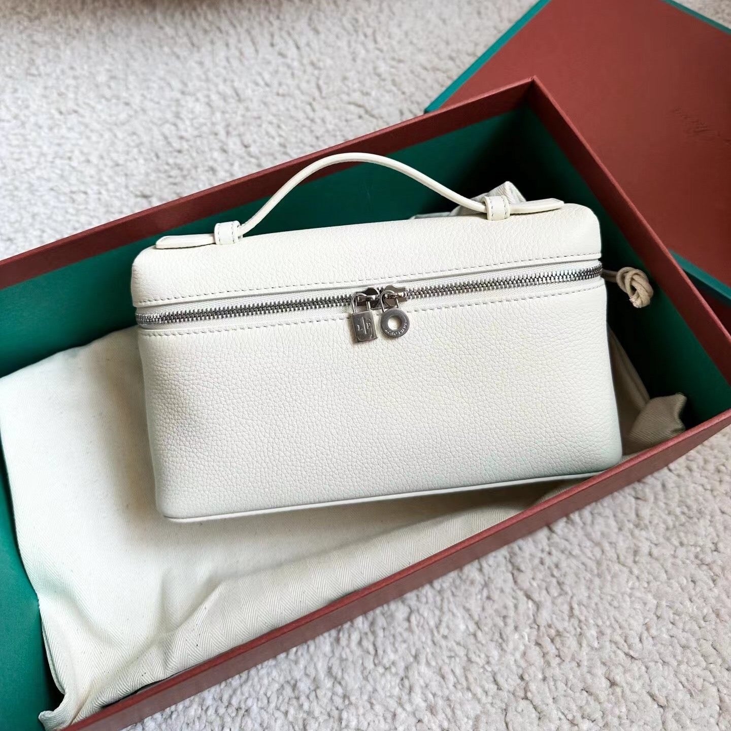 L19 Handbag - תיק לורופיאנה